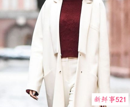 白色大衣里面搭配什么
