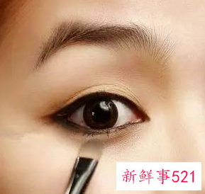 新手怎样画眼线