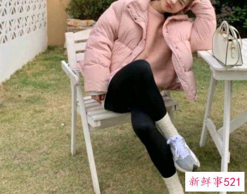 用浪漫甜美的芭蕾粉来滋润秋冬单调穿搭