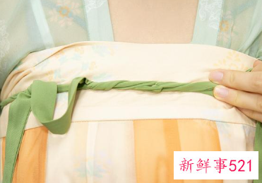 唐制齐胸襦裙怎么穿