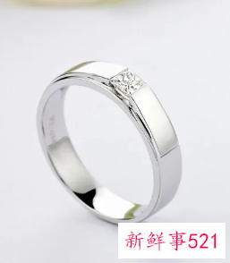 刚谈恋爱就送戒指的男生