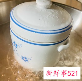 海参和花胶炖鸡汤的做法