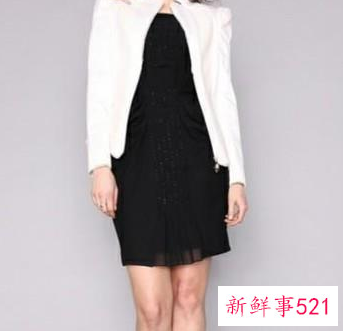 白色大衣里面搭配什么