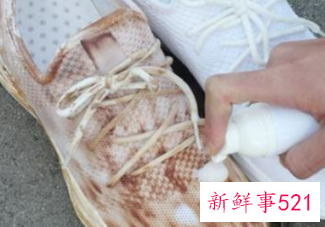粉色运动鞋脏了怎么洗得干净