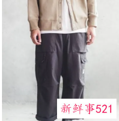 白鞋黑裤子配什么袜子