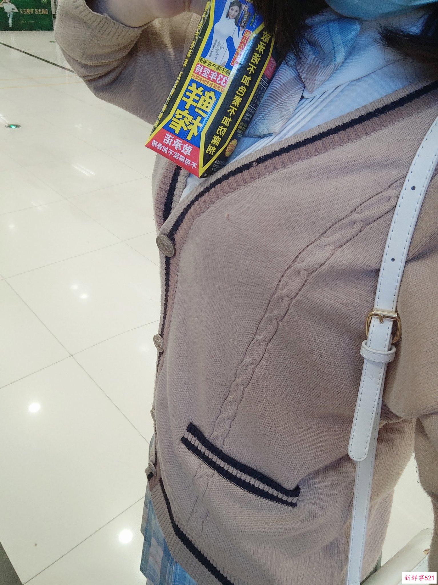 椰奶出挂历，虽然俗，但是好看