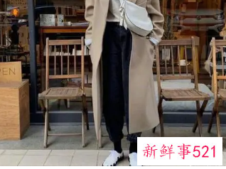 白鞋黑裤子配什么袜子