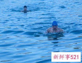 梦见抱着孩子在水里是什么意思