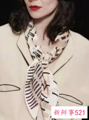 小丝巾的多种系法是怎样的