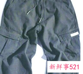 白鞋黑裤子配什么袜子