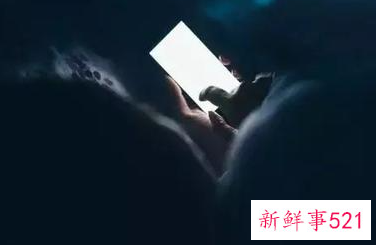 每天玩十小时手机会瞎吗