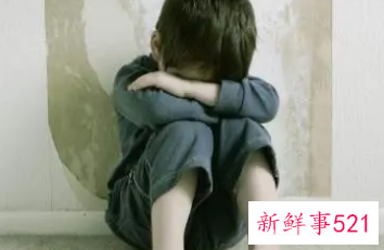 宝宝孤独症是什么引起的