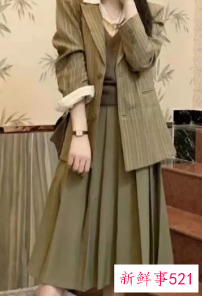 咖色半身裙搭配颜色