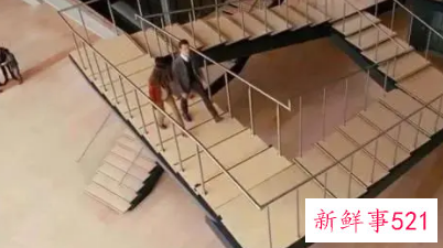 梦见鬼打墙楼梯走不完是什么意思