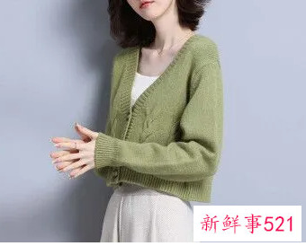 女士短款开衫毛衣搭配