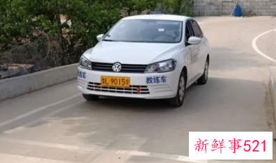 练科目三穿什么鞋子最合适