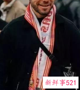 男生戴什么颜色围巾好看