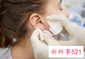 打完耳洞转动的正确示范