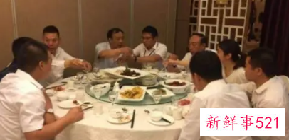 梦见和领导坐在一起