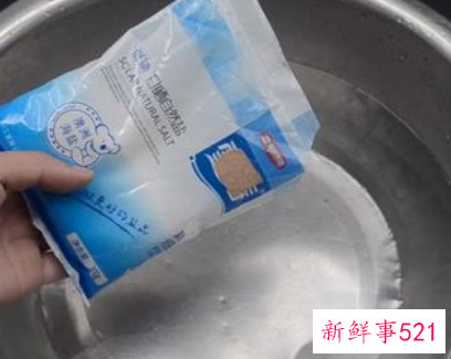 彩色衣服用什么洗不会掉颜色