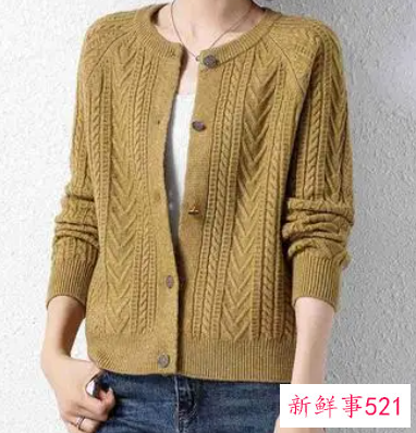 女士短款开衫毛衣搭配