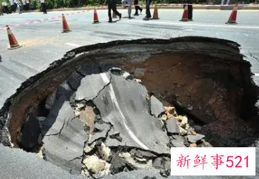 梦见路塌陷是什么意思