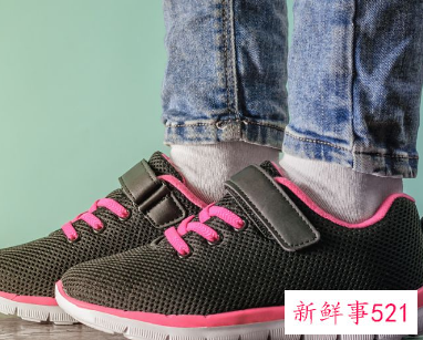 黑色牛仔裤搭配什么鞋男