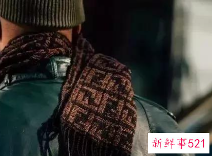 男生戴什么颜色围巾好看