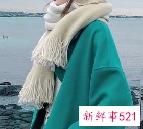 亮绿色大衣怎么搭配好看