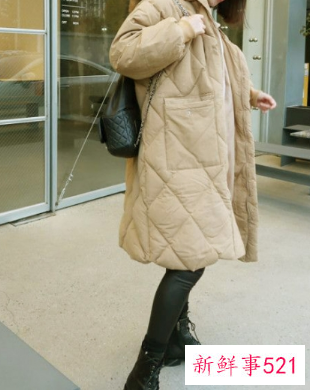 卡其色棉袄配啥颜色