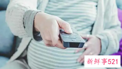 梦见50多岁的女人怀孕生娃