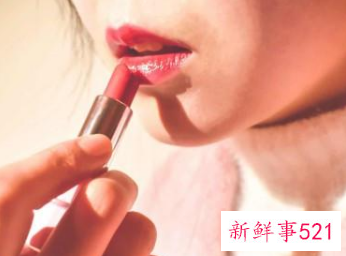 初学者最简单的涂口红唇膏