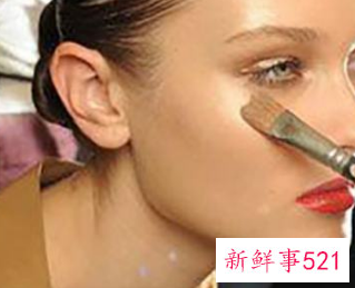 脸上发光发亮又白是擦了什么