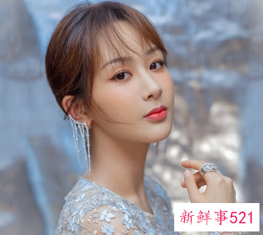 杨紫《萌探》新一期造型超可爱