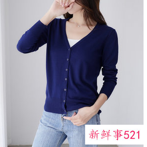 女士短款开衫毛衣搭配