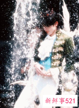 杨紫《萌探》新一期造型超可爱