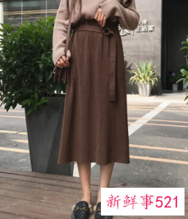 咖色半身裙搭配颜色