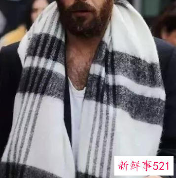 男生戴什么颜色围巾好看