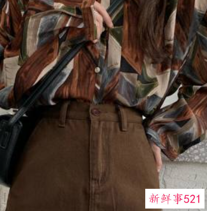 咖色半身裙搭配颜色