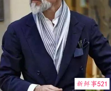 男生戴什么颜色围巾好看