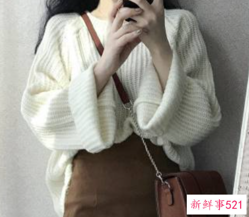 咖色半身裙搭配颜色