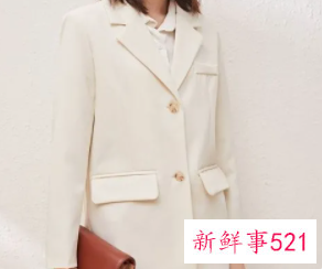 女背带裤怎么搭配什么外套