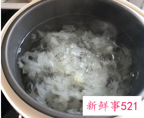 电饭煲怎么做银耳汤