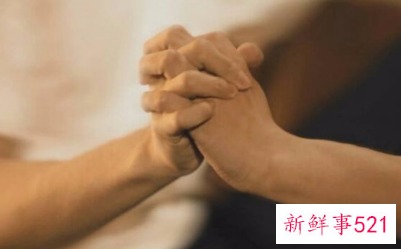 男女之间十指紧扣是什么意思