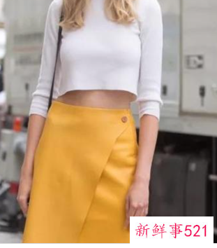 绿色皮裙怎么搭配图片