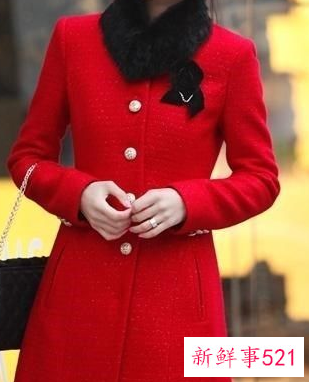 红色毛衣搭什么颜色围巾