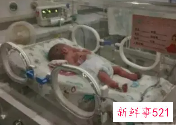 宝宝刚出生体重不够进保温箱