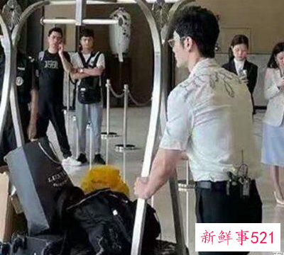 《中餐厅5》开录，龚俊录节目自己带锅