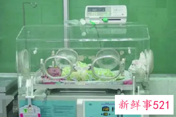 宝宝刚出生体重不够进保温箱