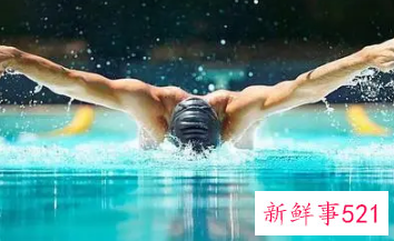 游泳能练腹肌吗